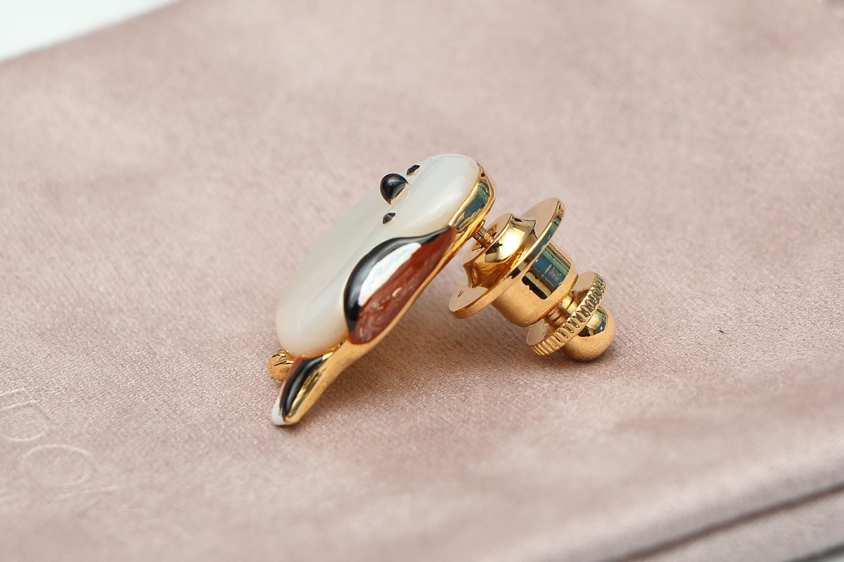 どこのなにか書いてなかった。 ヴァンドームブティックの『白蝶貝