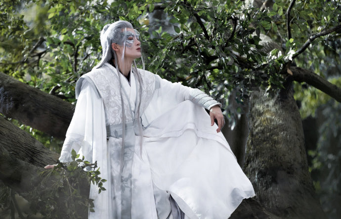 📸 230723 #TanJianci Studio releases photos of Tan Jianci as Xiang