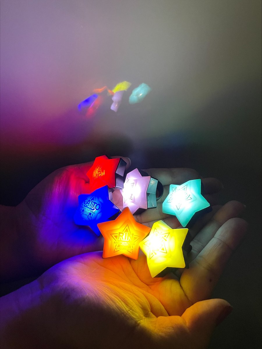 星形のリングライトはランダム商品となっております！推し色を集めて