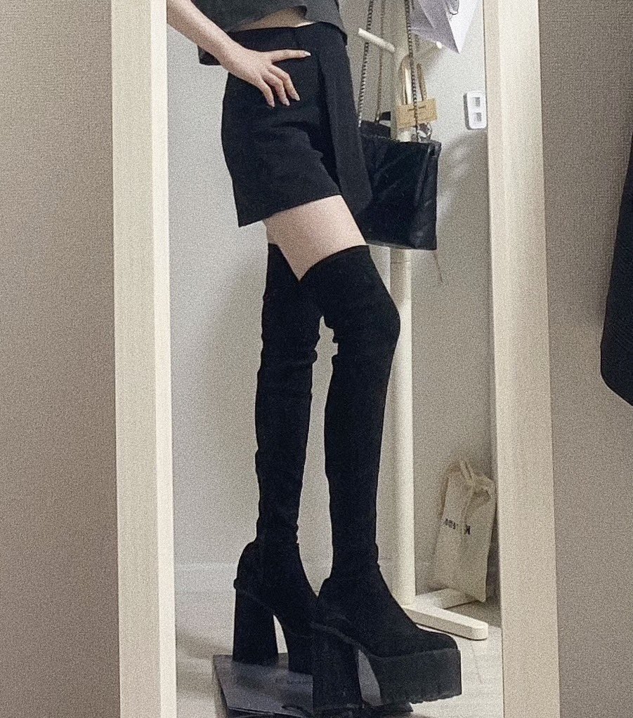 EMODAのニーハイブーツ買ったよ〜✌🏻❤︎ 毎年欲しいな〜と思いながら