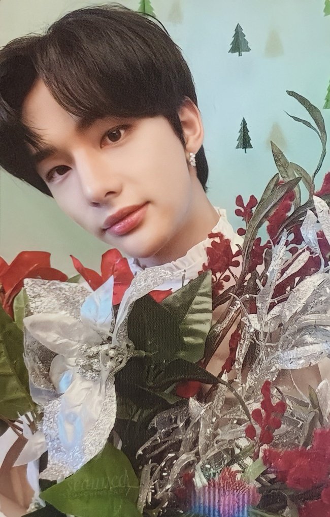 hwang hyunjin christmas evel hottracks preorder pre order benefit