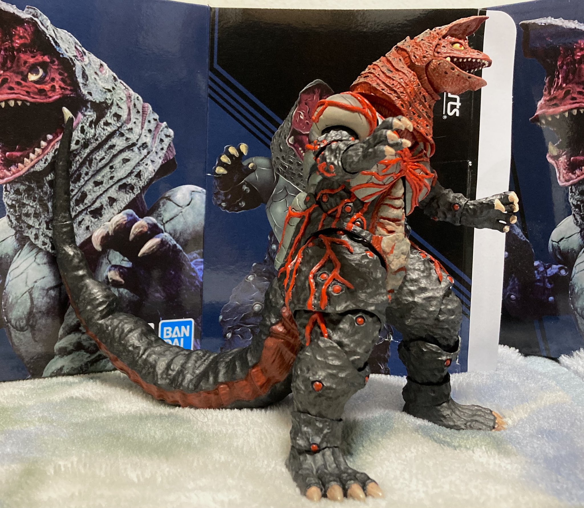 新品 未開封 ゴルザ（ウルトラマンティガ） 開封済み フィギュア S.H.