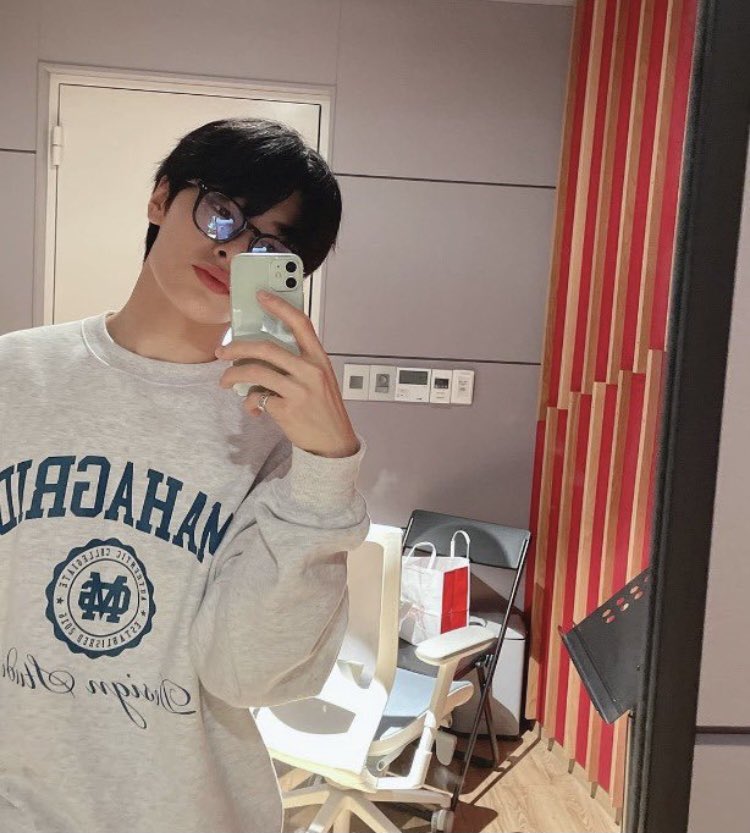 スキズの中でMAHAGRID着用を見かけるのが🐶スンミンと🦊アイエン