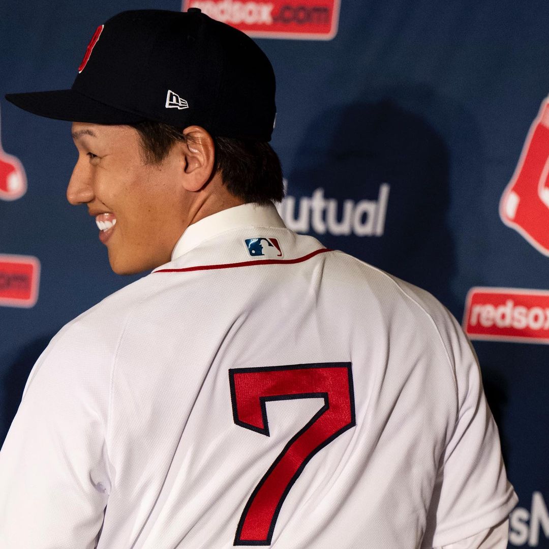 レッドソックス 】#吉田正尚 の入団会見が行われ、背番号7の