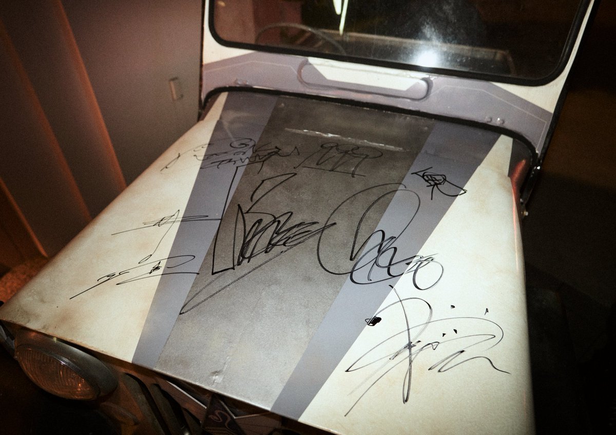 ゾンビの群れに溶け込む 皆さんの記念撮影も話題🧟 オフショット動画が