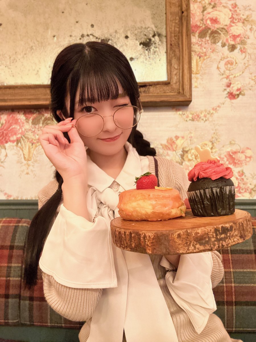 23歳になりました🎂🤍🤍 みなさんに出会えて毎日本当に幸せです