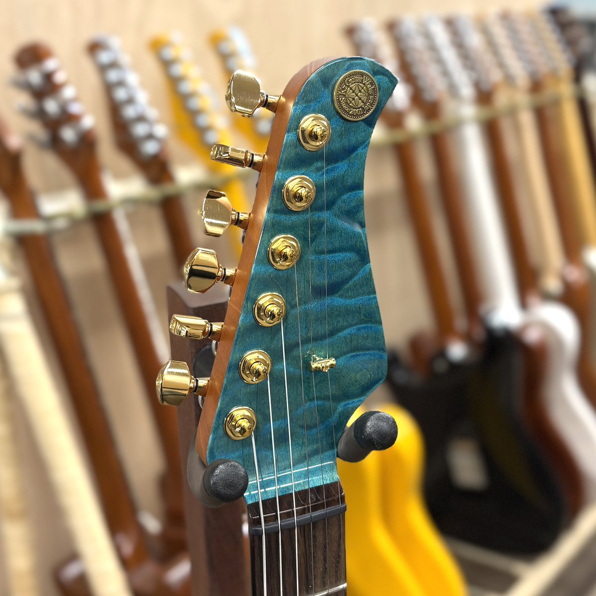 Kz Versaの初回製作分を 宮地楽器立川店さまに納品しました！ 開発に