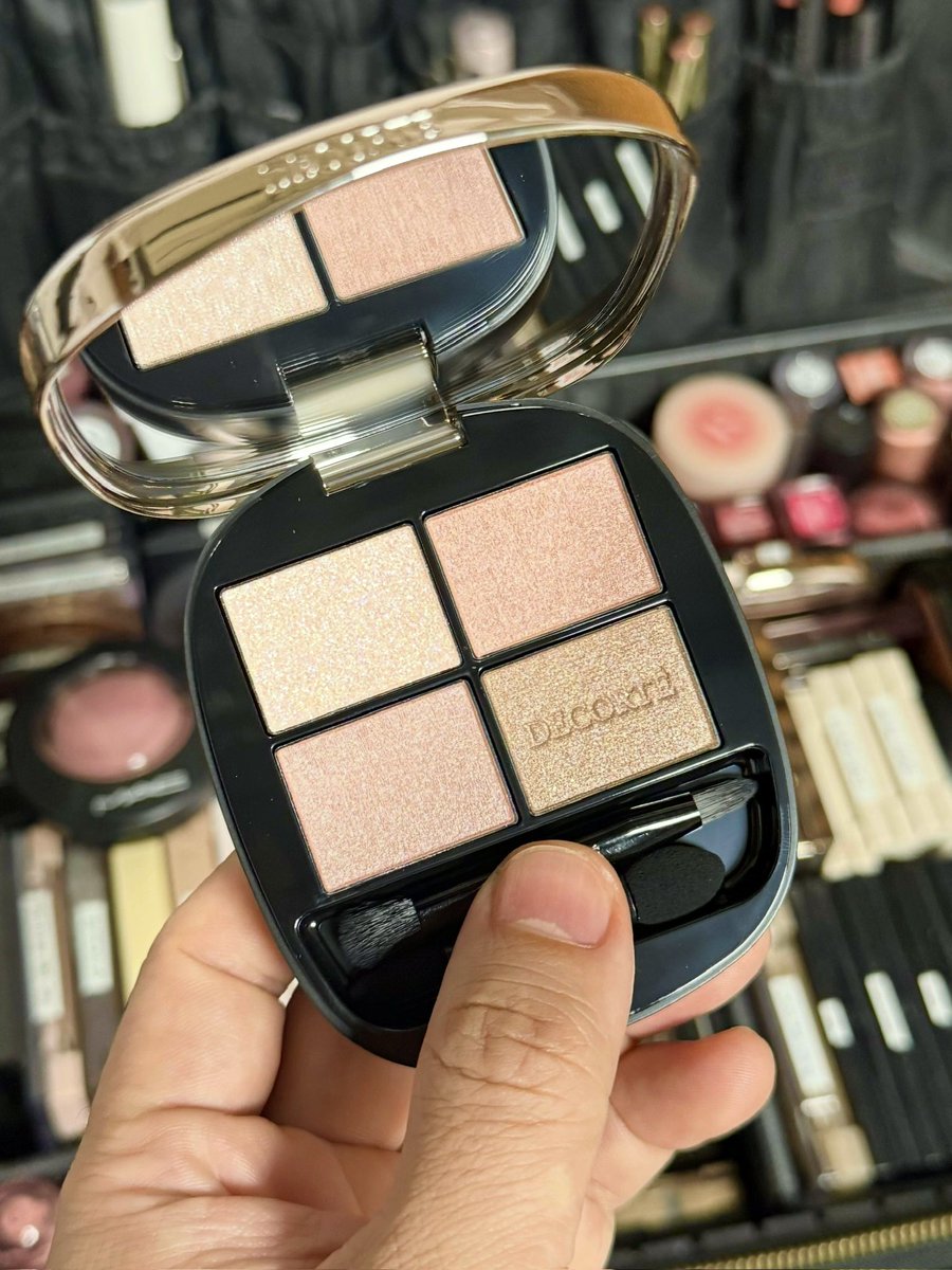 コスメデコルテからいただいた春シャドウ新色🌸 09 カシミアフェザーと