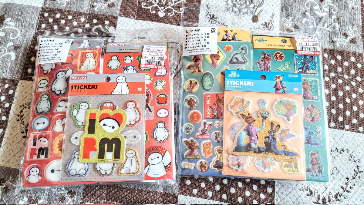 しまむらで広告に載ってたシール帳セット買えました～🥰ベイマックスと