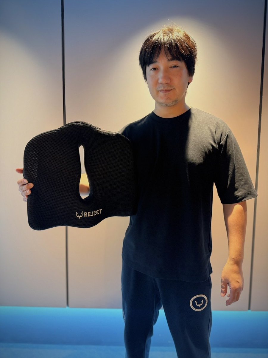 REJECTのゲーミングクッションは、長時間座っても腰やお尻が痛くなり