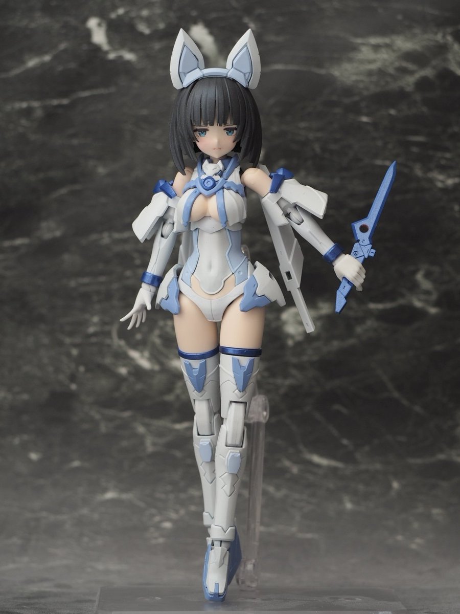 ミコルルを冬っぽく塗装……っていつもの色ですね🙄 あと髪にガンブルー