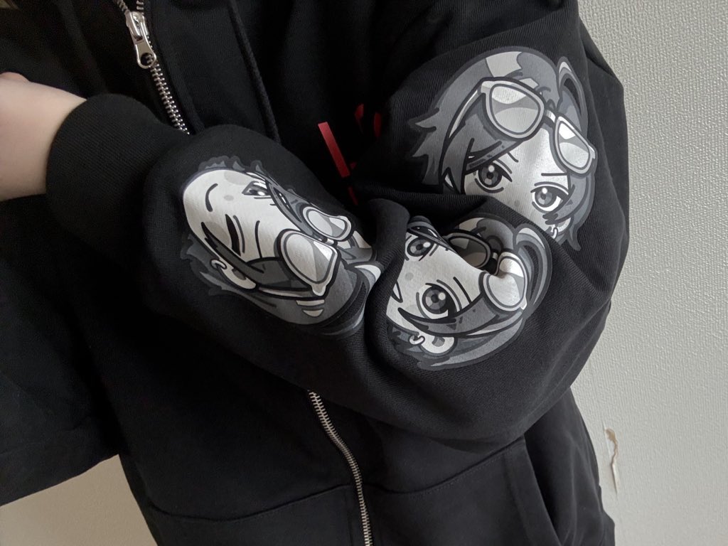 LEO100万人記念グッズ届いた- ̗̀📦 ̖́- LEO様とお揃いのパーカー着れる