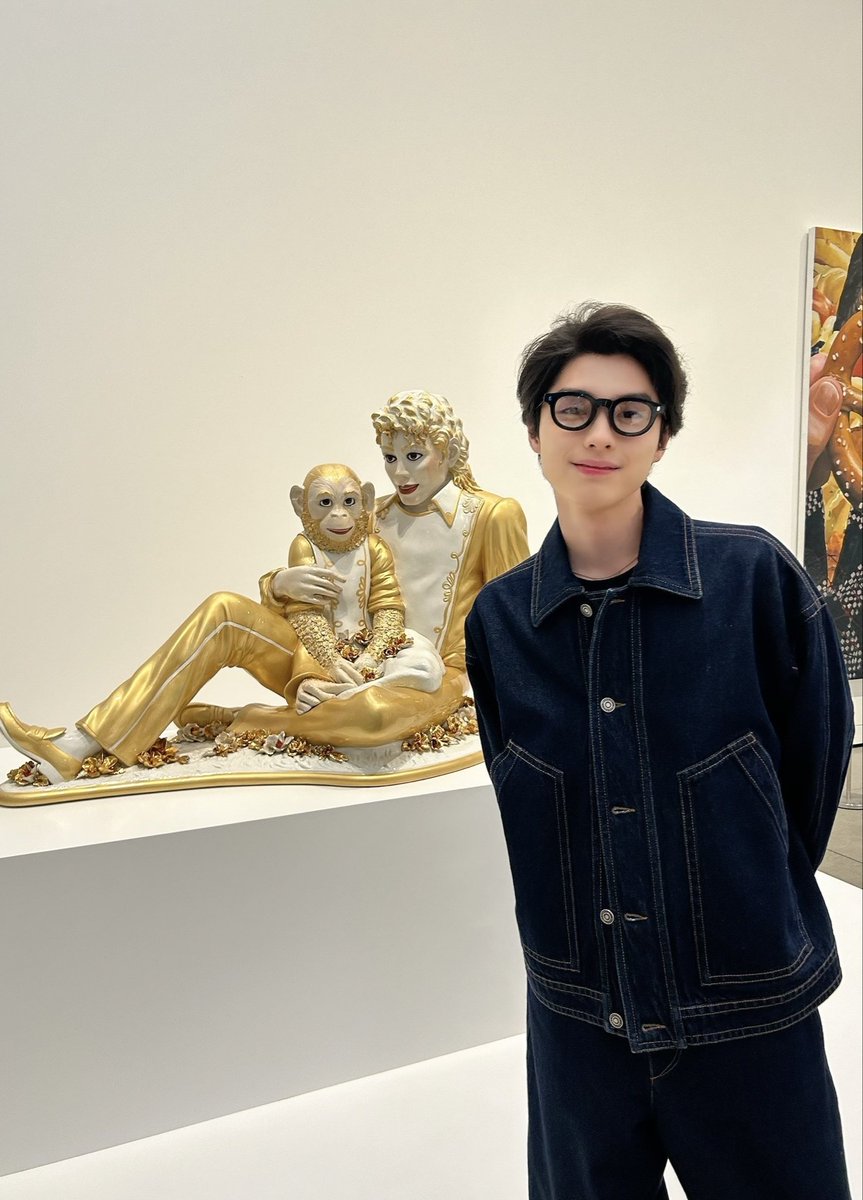 本日お届けするオフショットは、LAの現代美術館 THE BROADにて、ジェフ