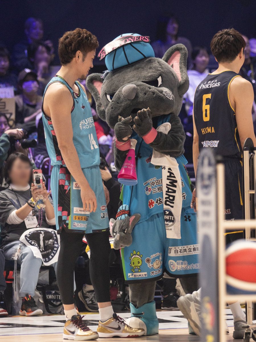 金丸さんとバルたんずっと仲良しでかわいかったな これは手に人の