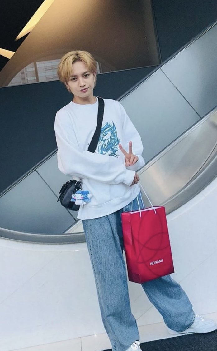 巷で話題のラブブではなく、「ブルル」（遊戯王のブルーアイズ