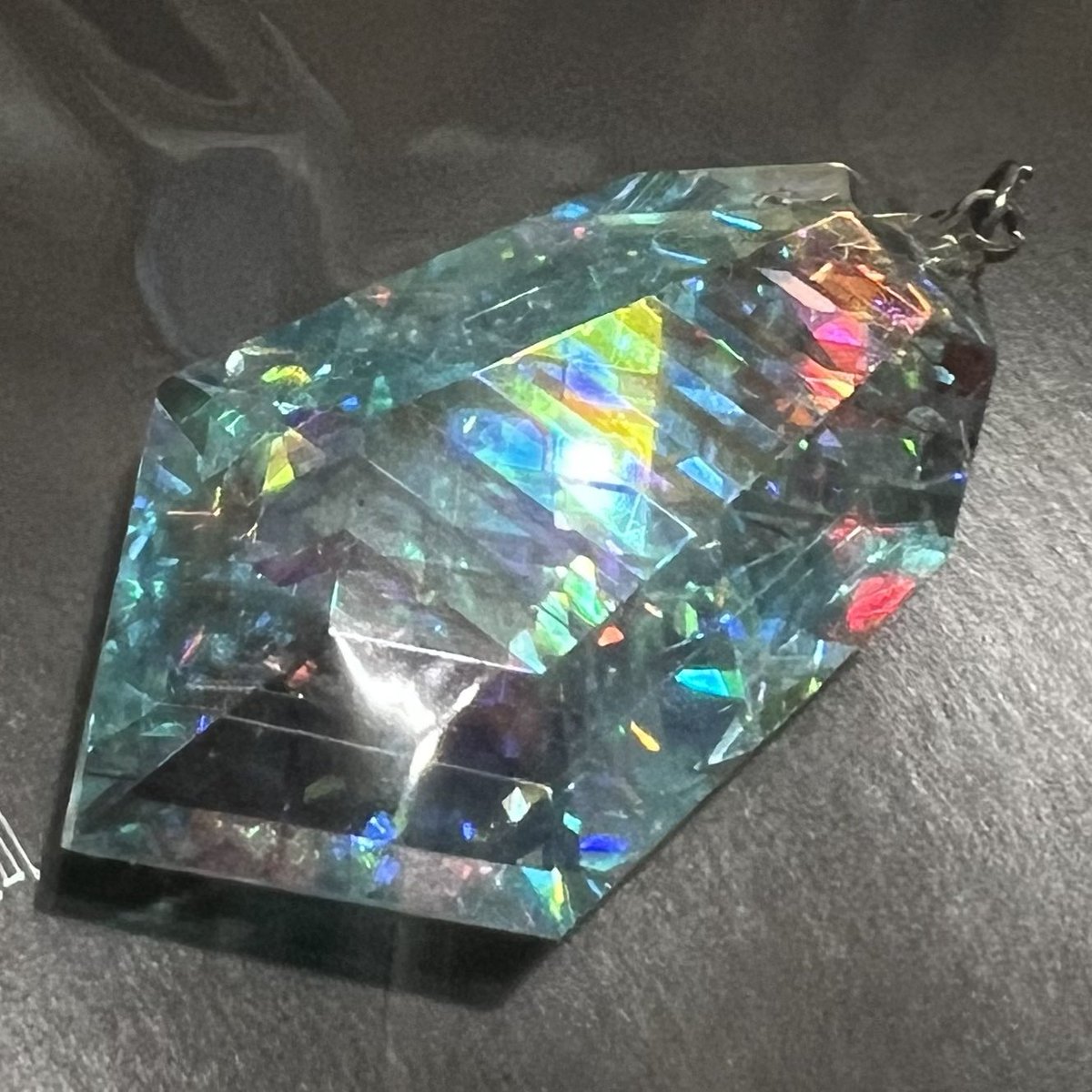 モナジー工房 ｢虹の結晶｣積層ガラス研磨アクセサリー専門制作