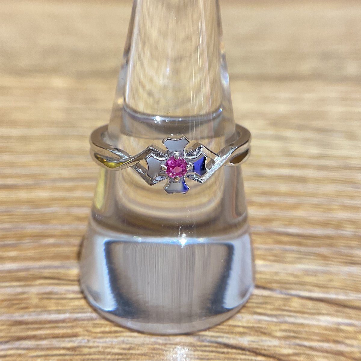 アニメ『#怪獣8号』】 ＜鳴海 弦＞モチーフリング 石座周りは鳴海 弦