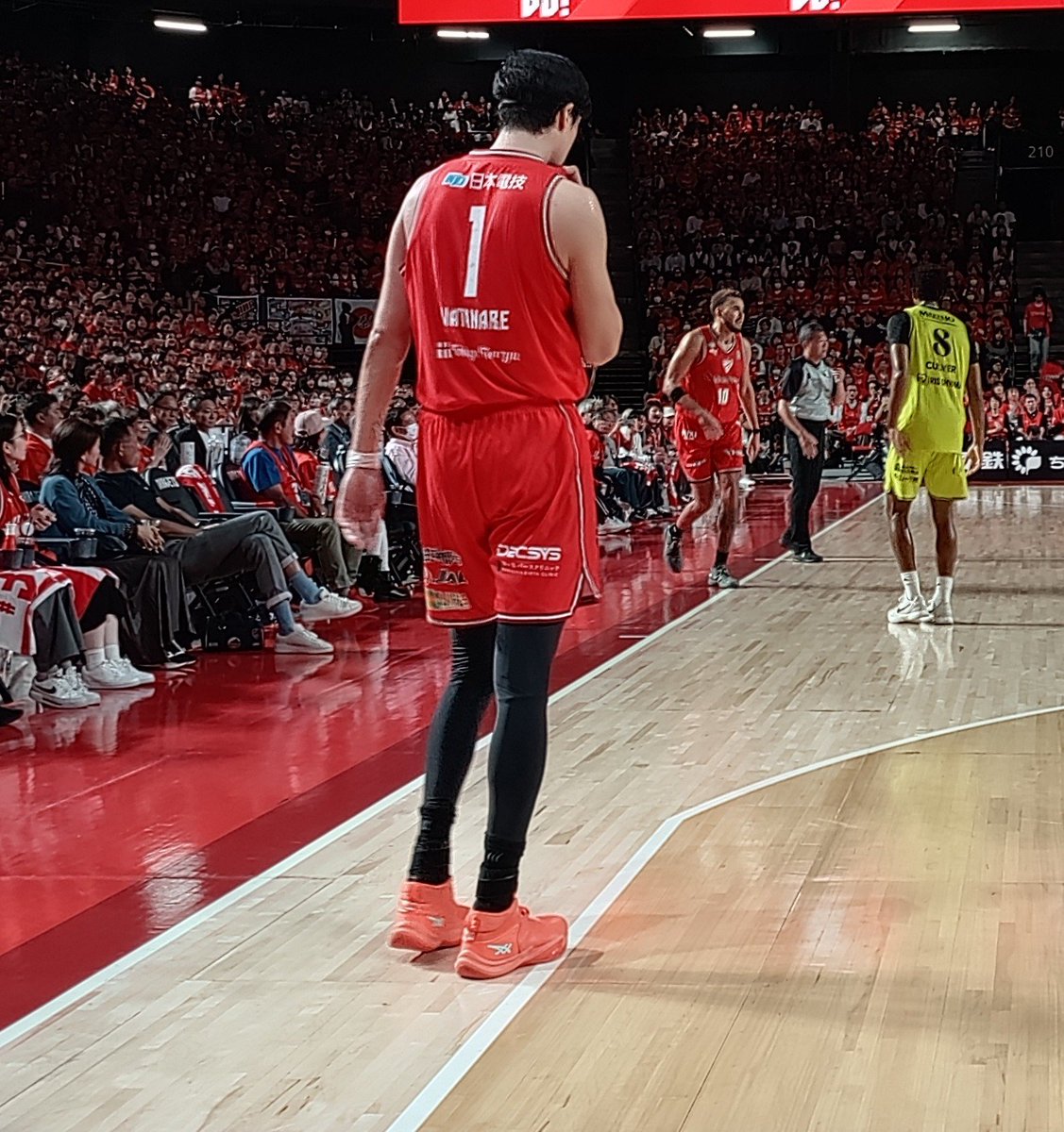 バッシュチェック。 渡邊雄太は今節も ASICS NOVA SURGE 3 このカラー