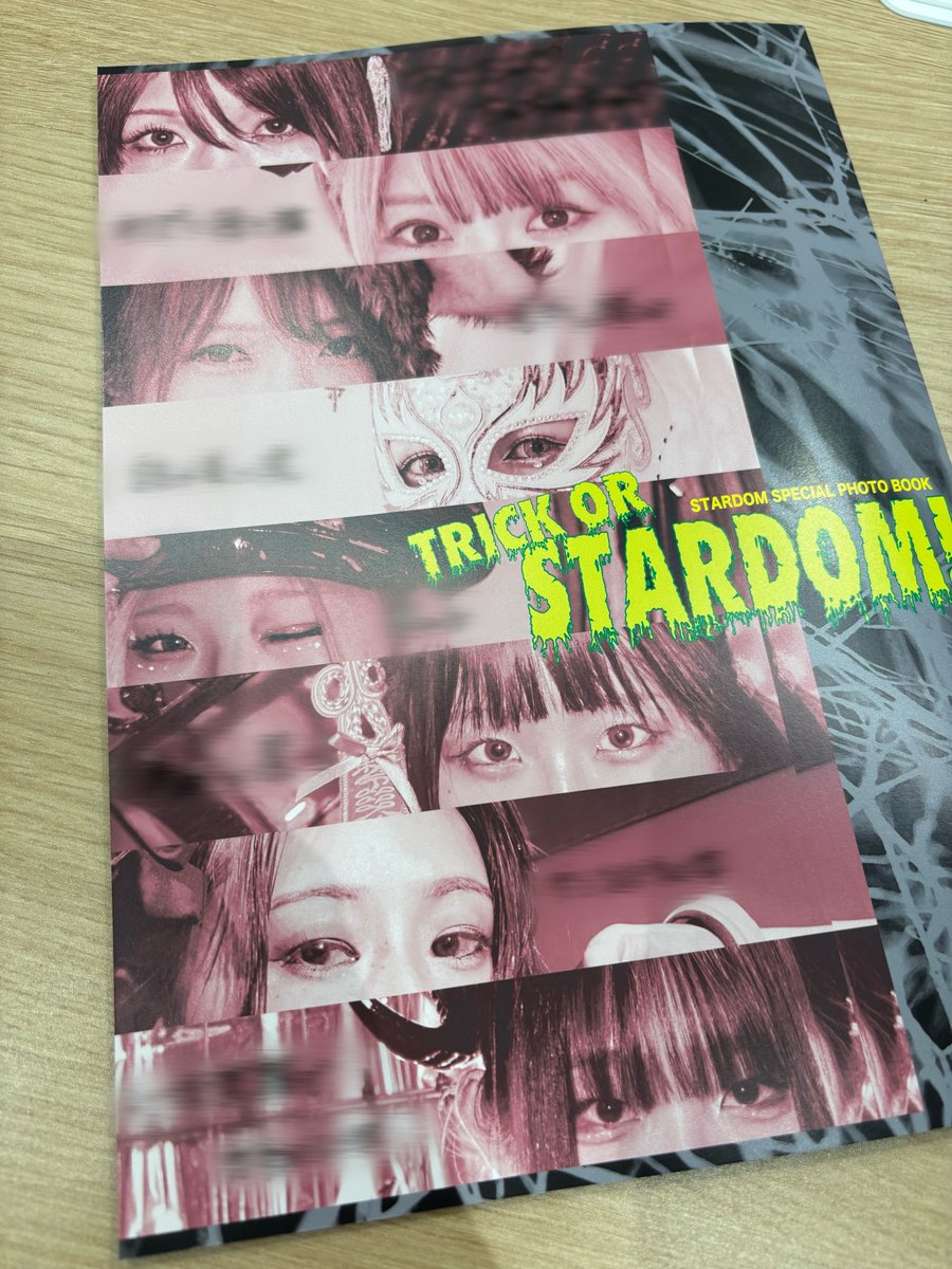 サイン入りプレミアム写真集は 中に恐ろしいメッセージと 表紙にみんな