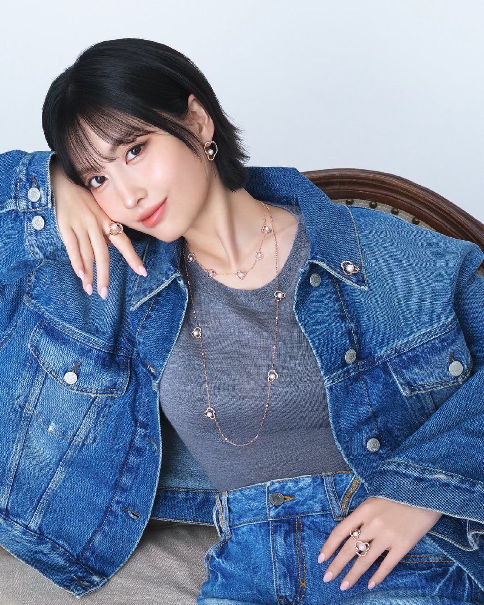 タサキのブランドパートナーであるTWICEのメンバーMOMOが、アイ