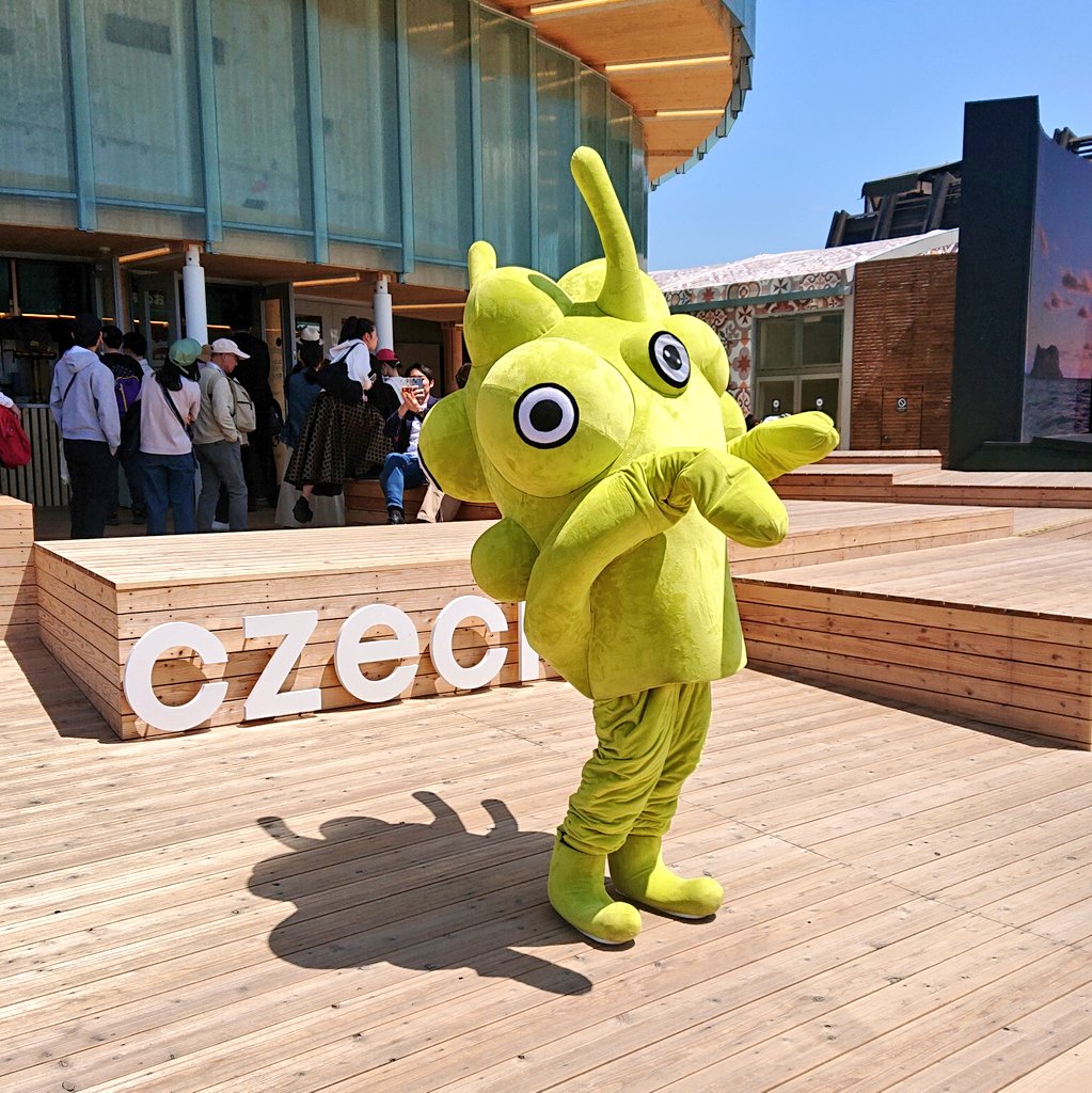 チェコ レネ様がいるところ。チェコの木材やボヘミアンガラスを