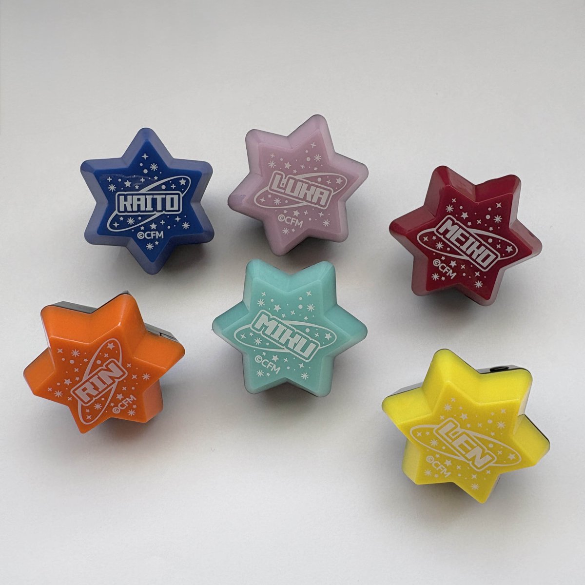 公式物販】 本日3日（日）の夜公演はライブ会場内にてペンライト