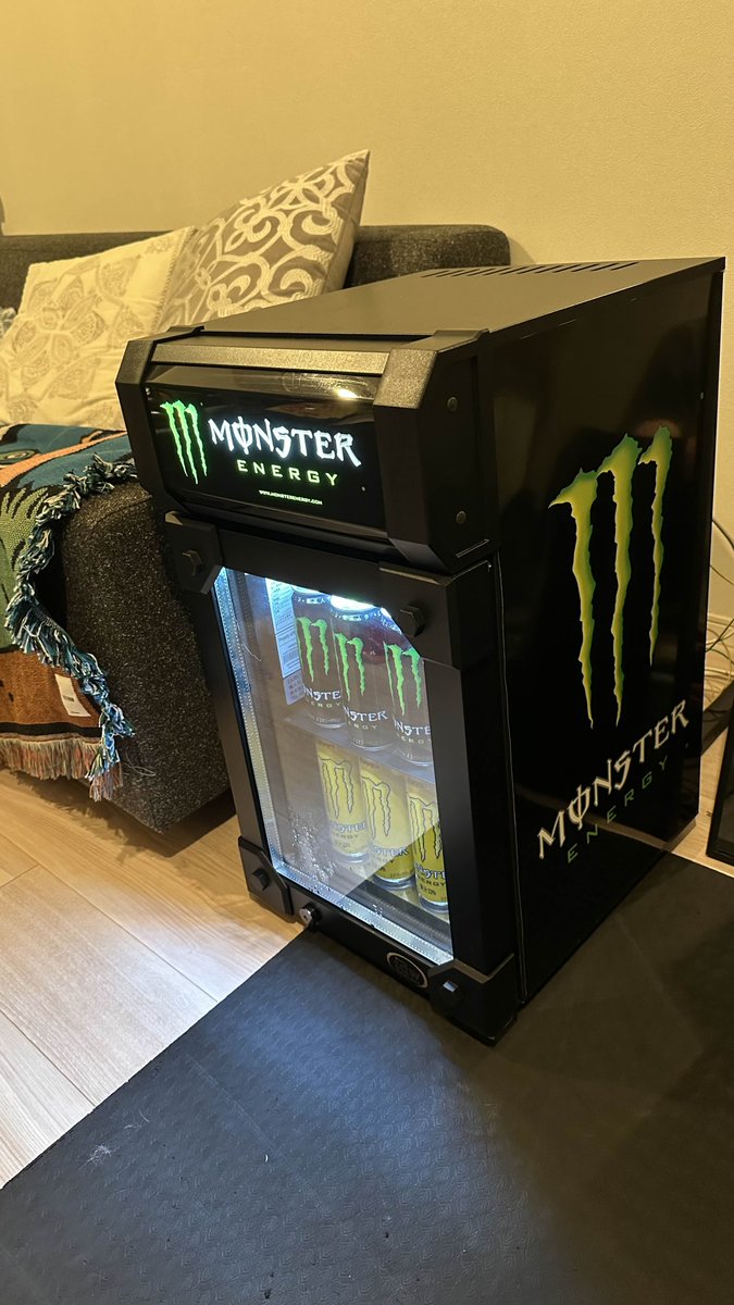 モンスターエナジーの冷蔵庫頂いたぞ！！ お風呂上りに冷えた