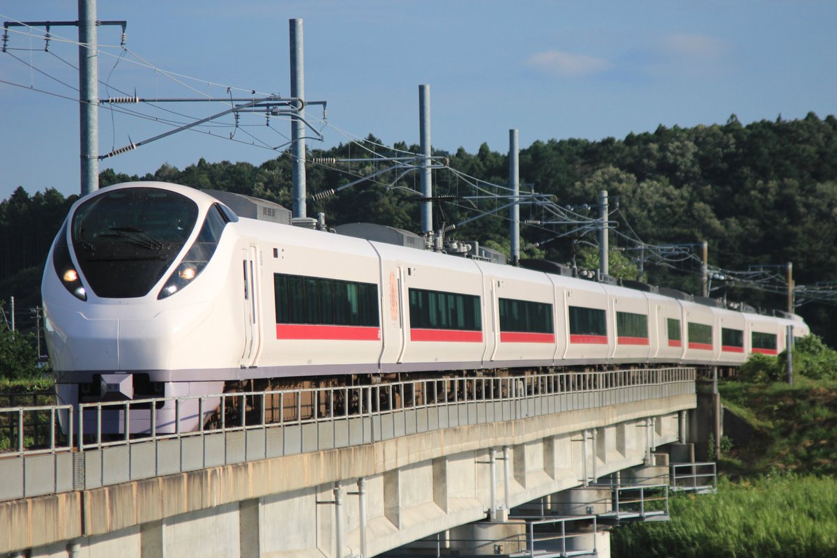 常磐線の車両数種類描かれている。 ふくしまデスティネーション