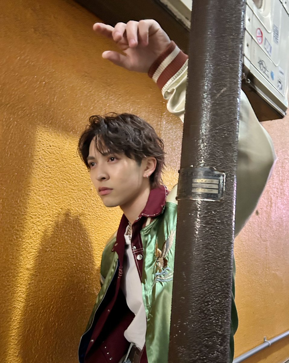 🥛M!LKのオフショット📸】 先日24歳になった #吉田仁人 の生写真撮影の