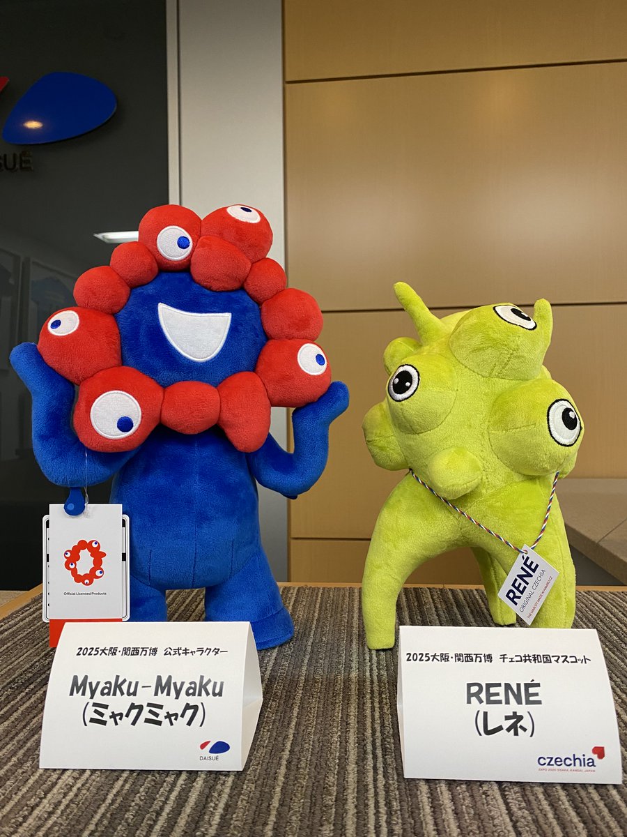 ミャクミャクとチェコ共和国のマスコット「RENE(レネ)」が、当社受付に