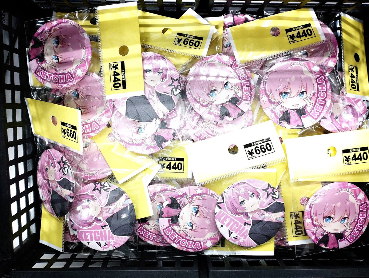 入荷情報】 AMPTAK×COLORS #けちゃ さんの缶バッジ、もりもり入荷しま