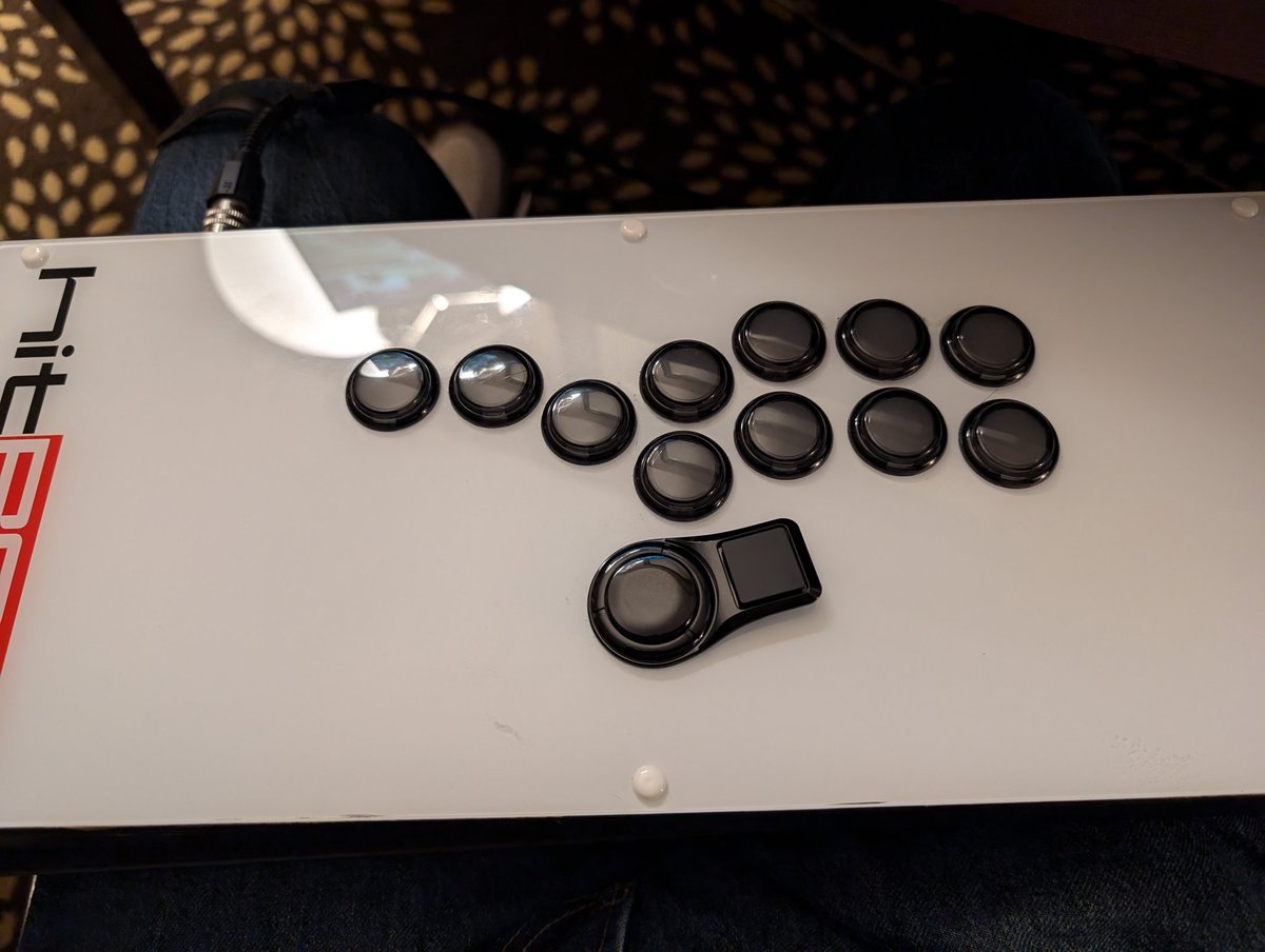 例のアケコンボタン、一番乗り？ コンボエクステンションって言うよ