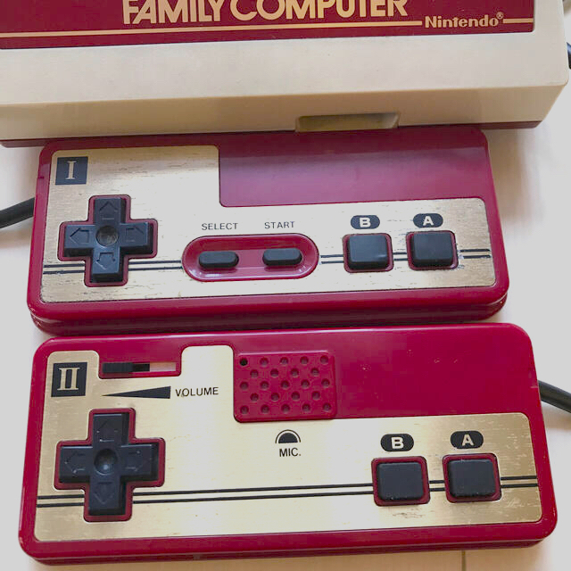 最初、ファミコンのボタンは「四角」だった】 発売当初、ファミコンの