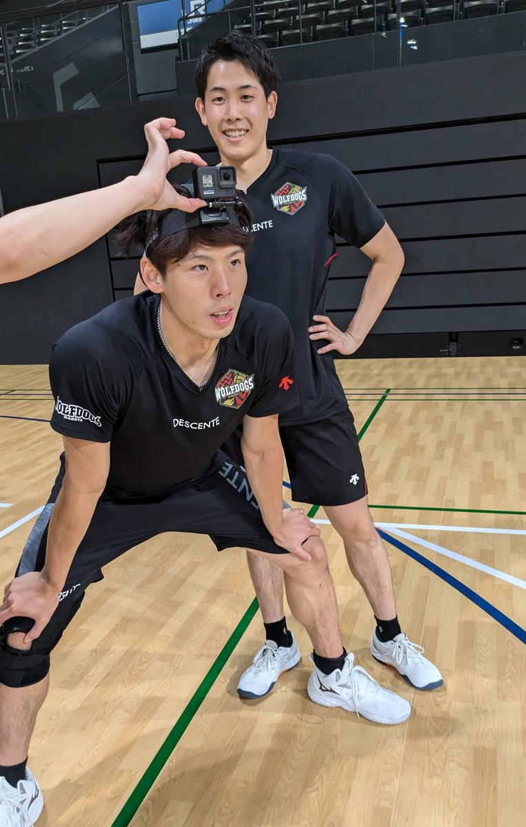 取材協力に快く応じてくれた高橋良選手と上林直澄選手🏐 GoProをつけた