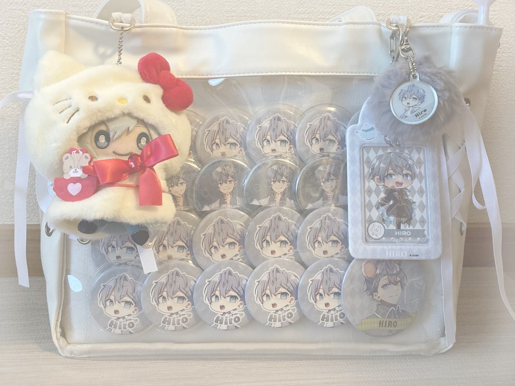 今日初めてA4痛バを缶バ1面で 組むことができました 🪄🎀 少しでも強