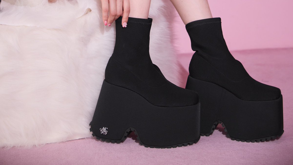 14.5cmソール／ スタイル盛れに特化した超厚底ブーツ🖤 スポーティな