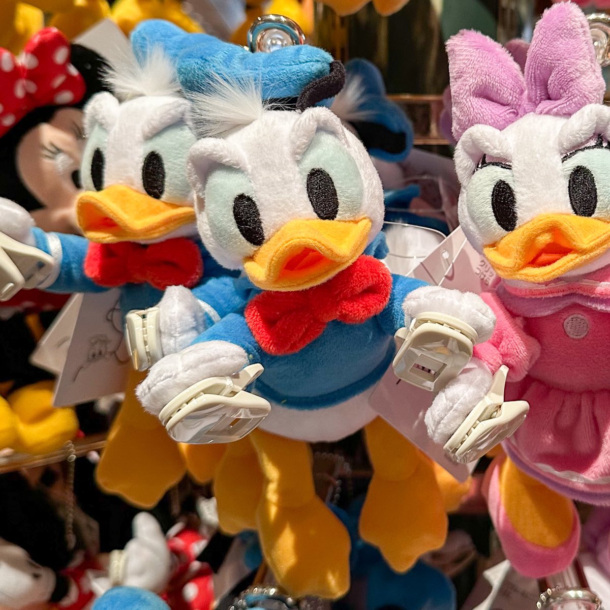 ドナルド、デイジーの肩のせぬいぐるみが再販されました☆