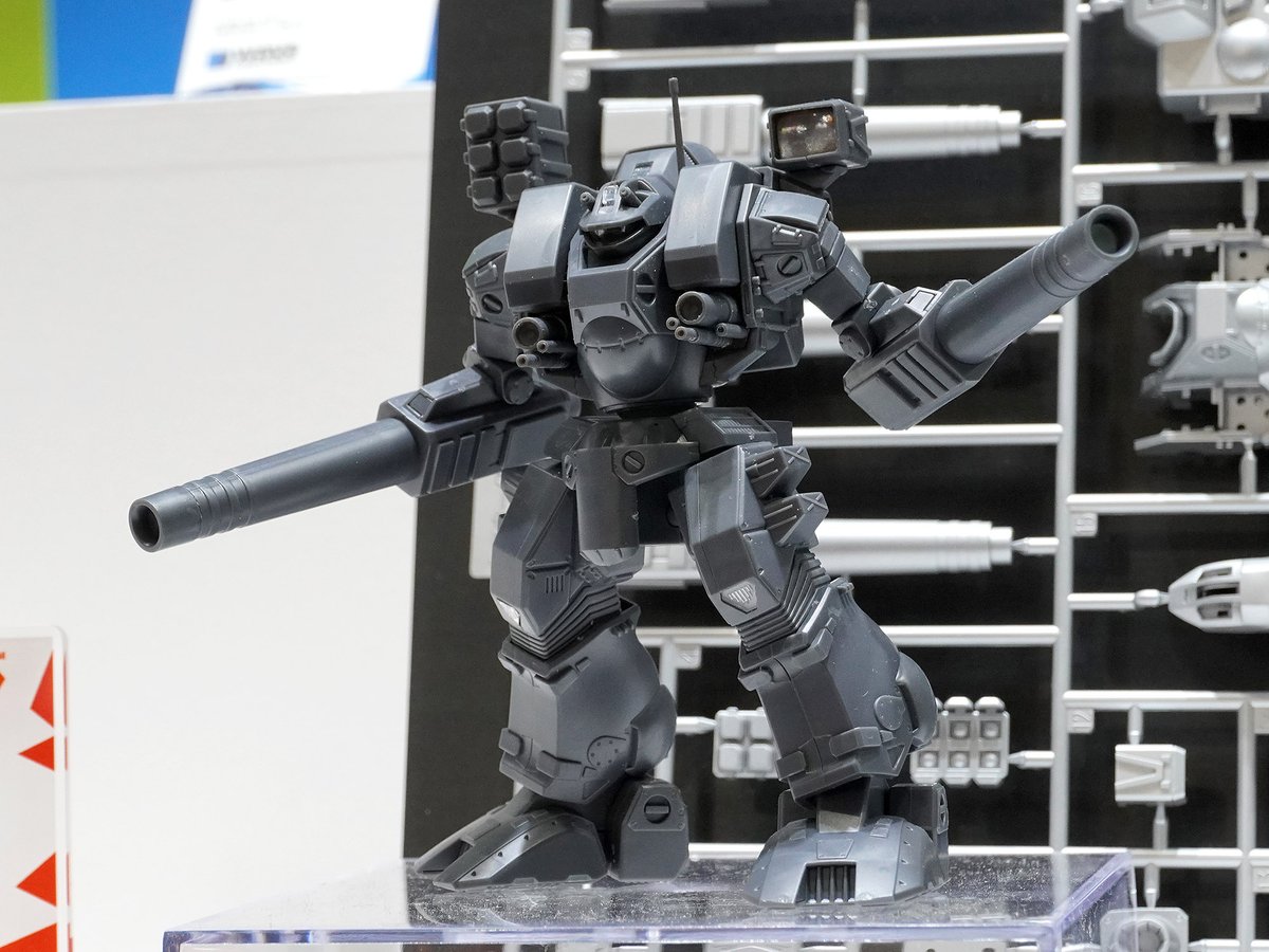 1/72モデルのプロポーションをそのまま1/100に凝縮。デストロイド製品