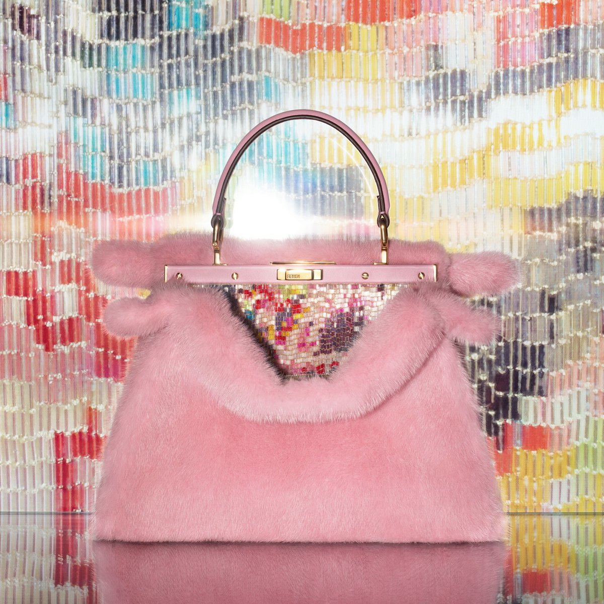 フェンディ のクラフツマンシップと創造性を体現している、ミディアム