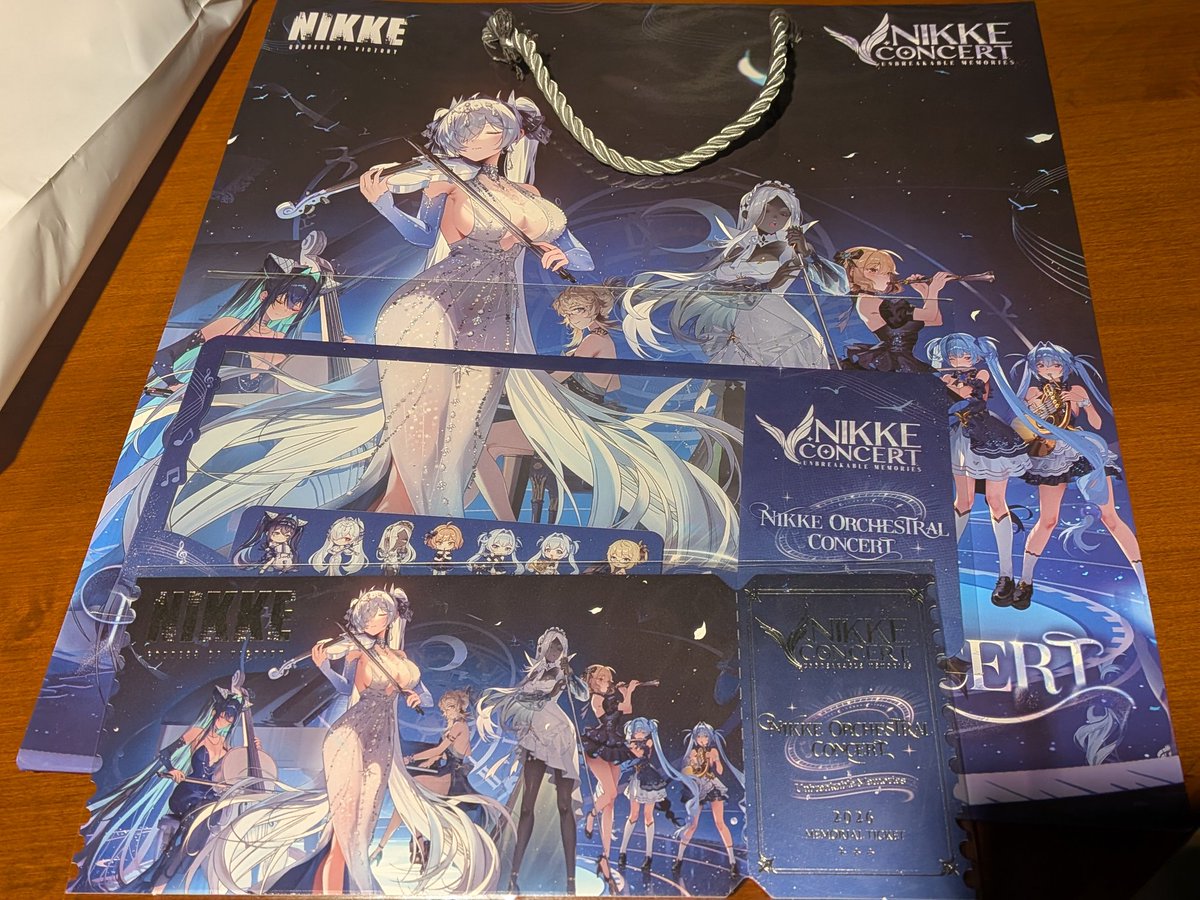 チケット素敵✨ グッズも無事買えました！ 購入点数が多くて後ろの人に