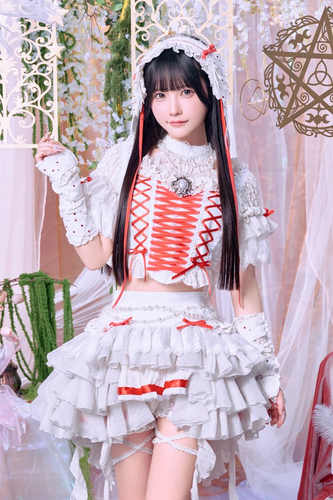 お知らせ】 新ソロアーティスト写真公開✨ きゅるりんってしてみて