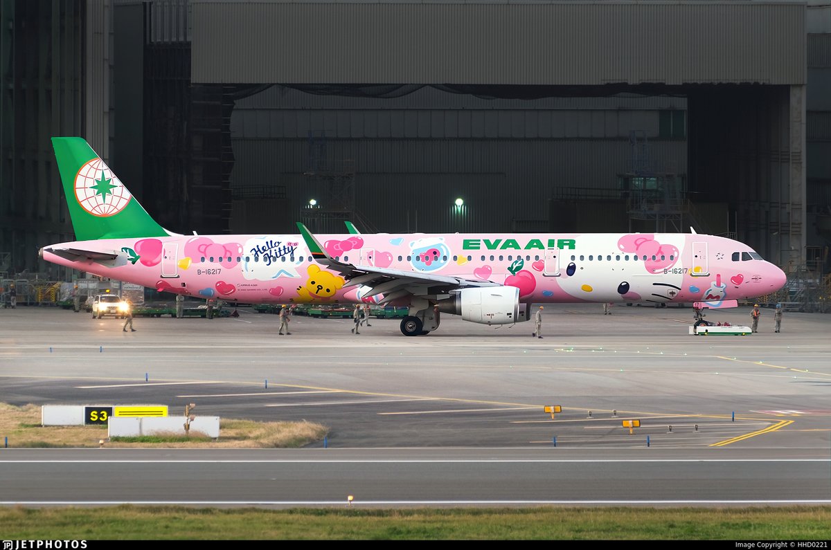 台北のエバー航空A321に施されたハローキティの 「ピンキージェット