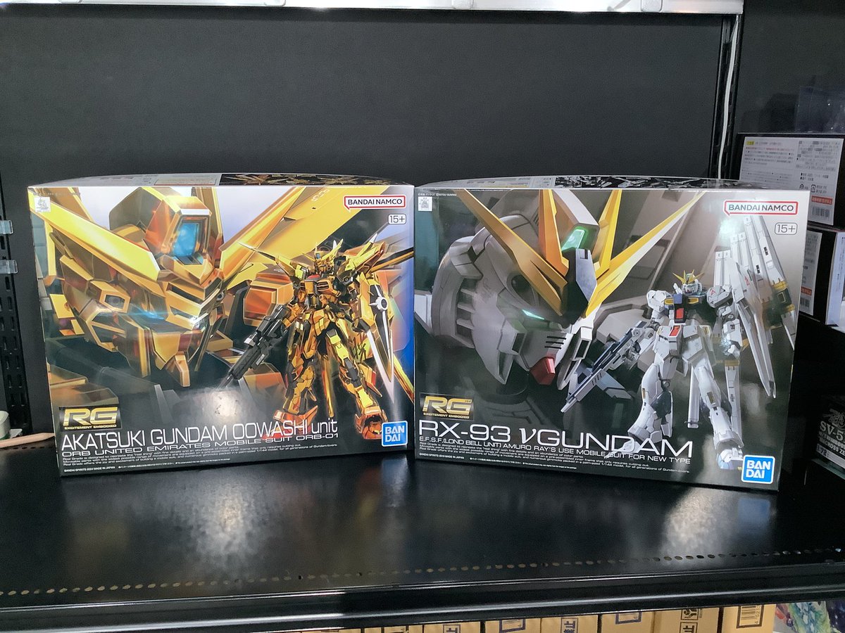 箱サイズはRG νガンダムと同じサイズ… 厚さはνガンダムより少しあつみ