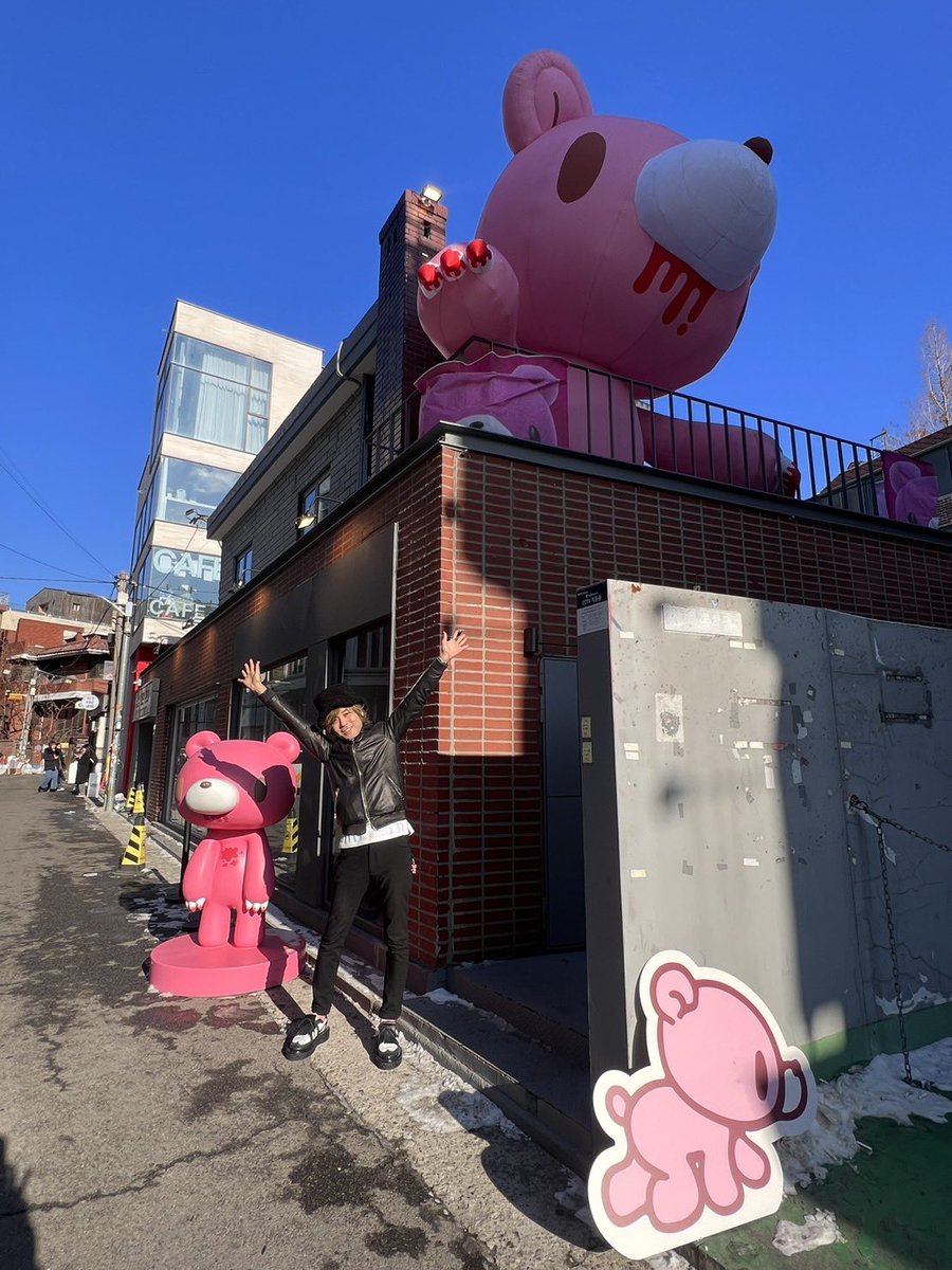 韓国で開催されたポップアップにて、#森チャック 氏のサイン会が開催