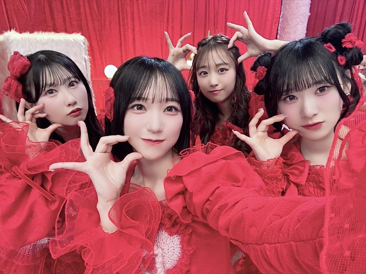 LOVE 18thシングル 🍓🤍 「とくべチュ、して / 恋人以上、好き未満