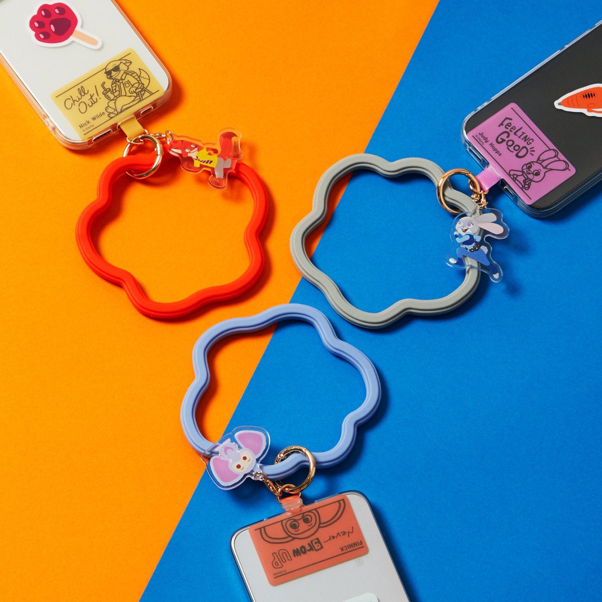 ハンドストラップの形は肉球型❗️ ＼ D賞の「スマホハンドストラップ