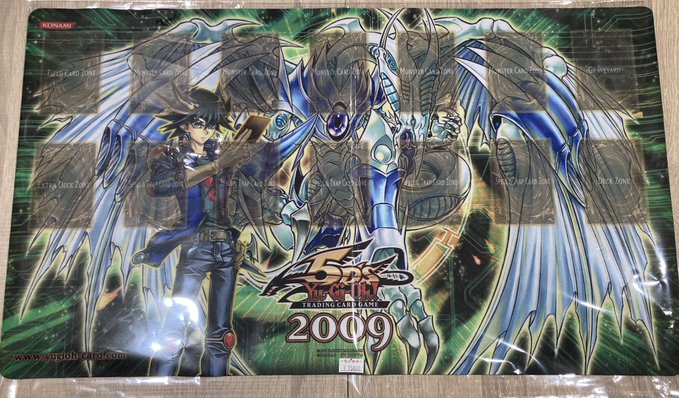 遊戯王プレイマット販売情報】 不動遊星 & スターダスト・ドラゴン