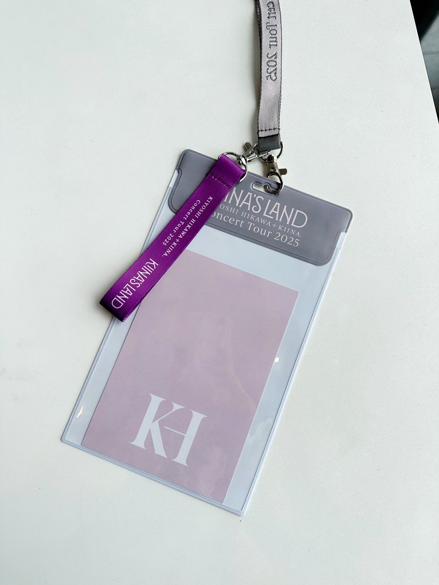 コンサートグッズ 各会場限定グッズの “ご当地ストラップ” は、 こんな