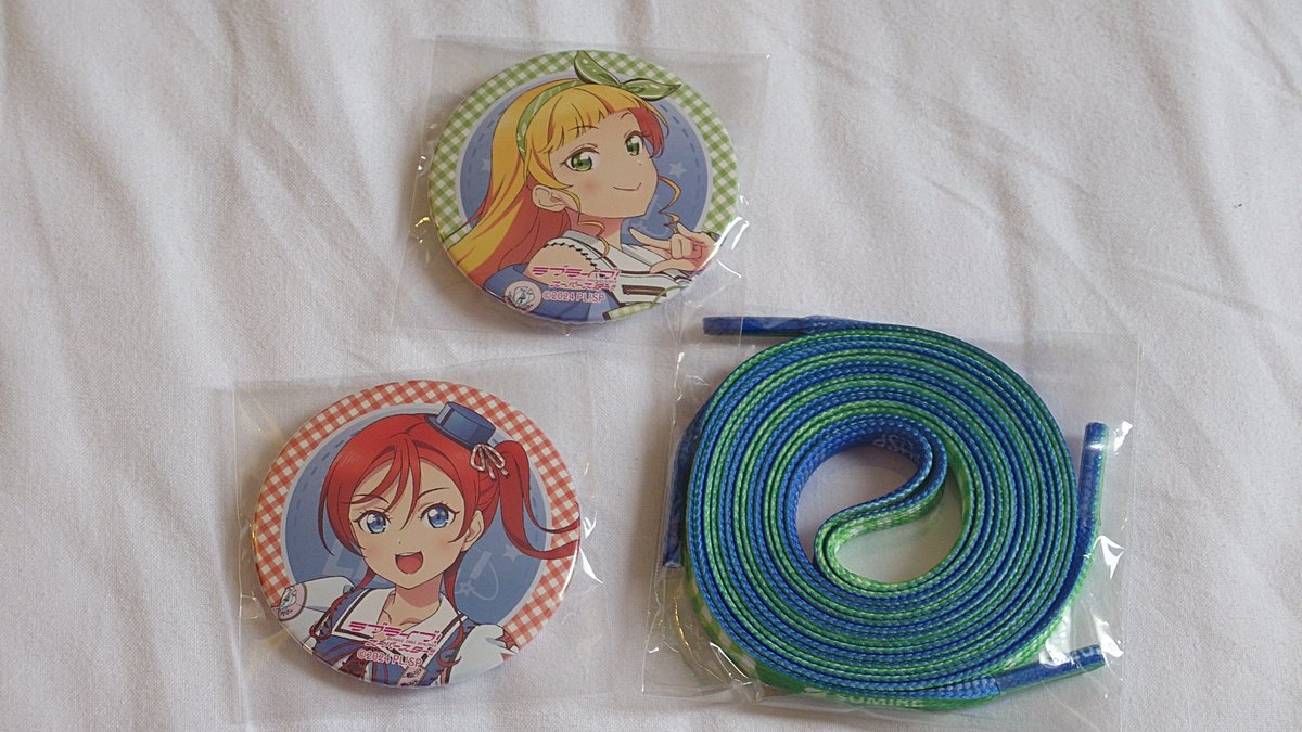 Liella! 7th ガシャ交換 【譲】 缶バッジ：平安名すみれ、米女メイ 靴