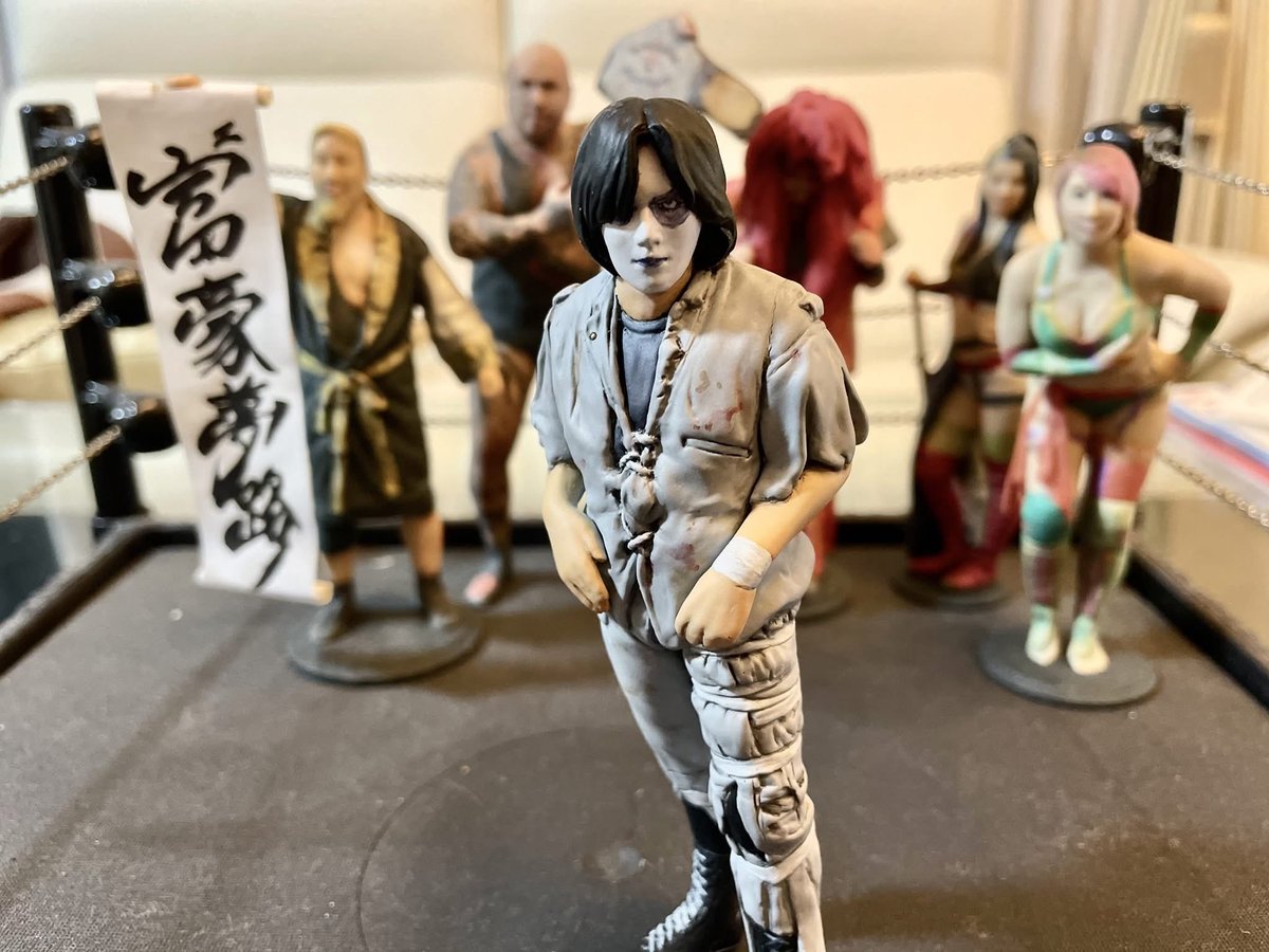 弊社で販売していたプロレスラーの怨霊選手のフィギュアの写真が出てき
